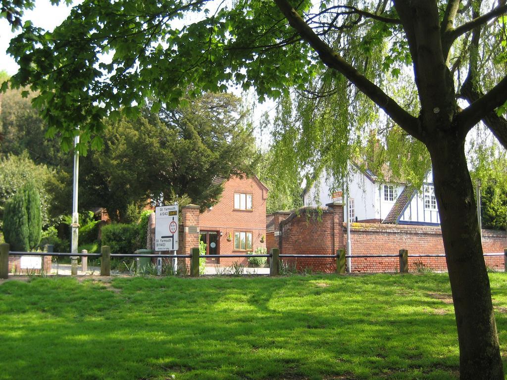 Yew Tree Bed & Breakfast Bed & Breakfast Norwich