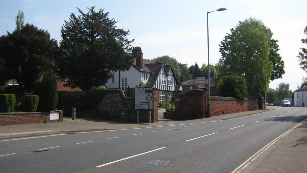 Yew Tree Bed & Breakfast Bed & Breakfast Norwich
